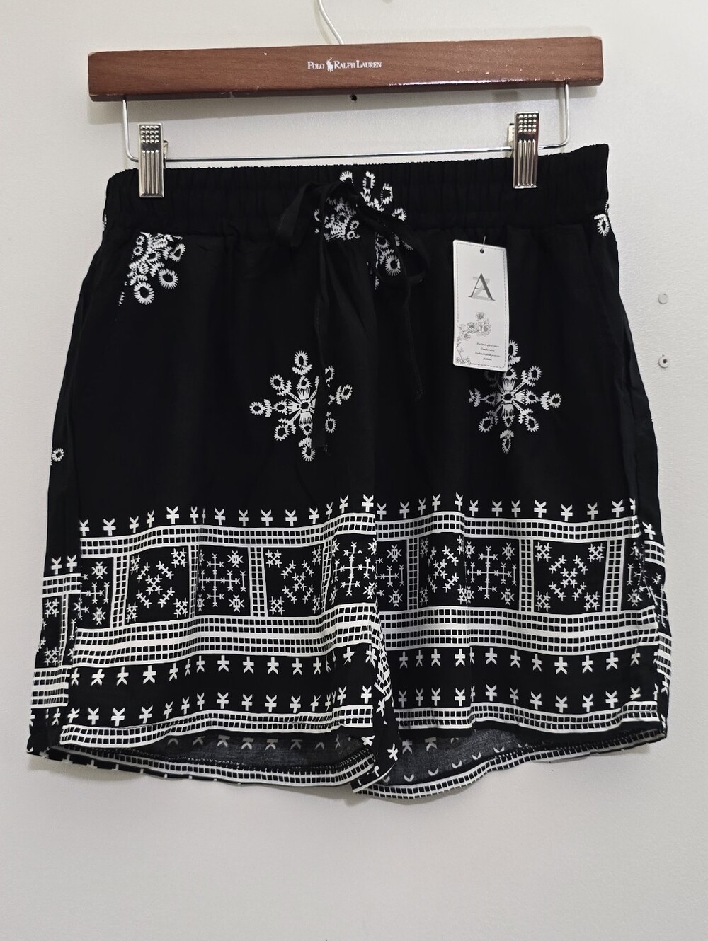 brand new‎ size L/XL floral Boho Print Shorts Elastic Waist Black